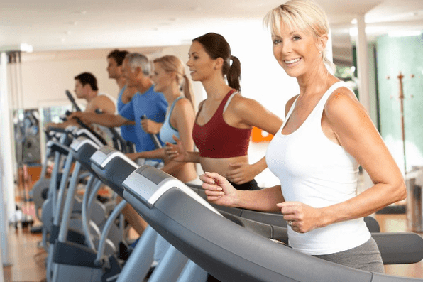 Kardio tréning na bežiacom páse vám pomôže schudnúť v oblasti brucha a bokov